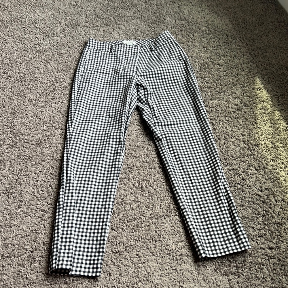 WHBM, excellent condition! Perfect for work, ankle length, size 6